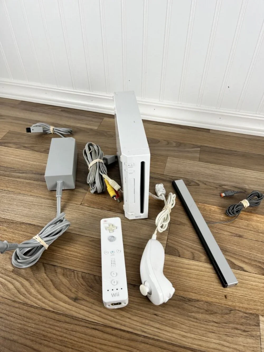 Nintendo Wii Backwards GameCube Compatible Console RVL-001 OEM LOT W REMOTE READ